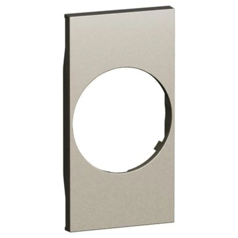 Copertura Presa FR/GER con Torcia Estraibile 2 Moduli Living Now Champagne KC04